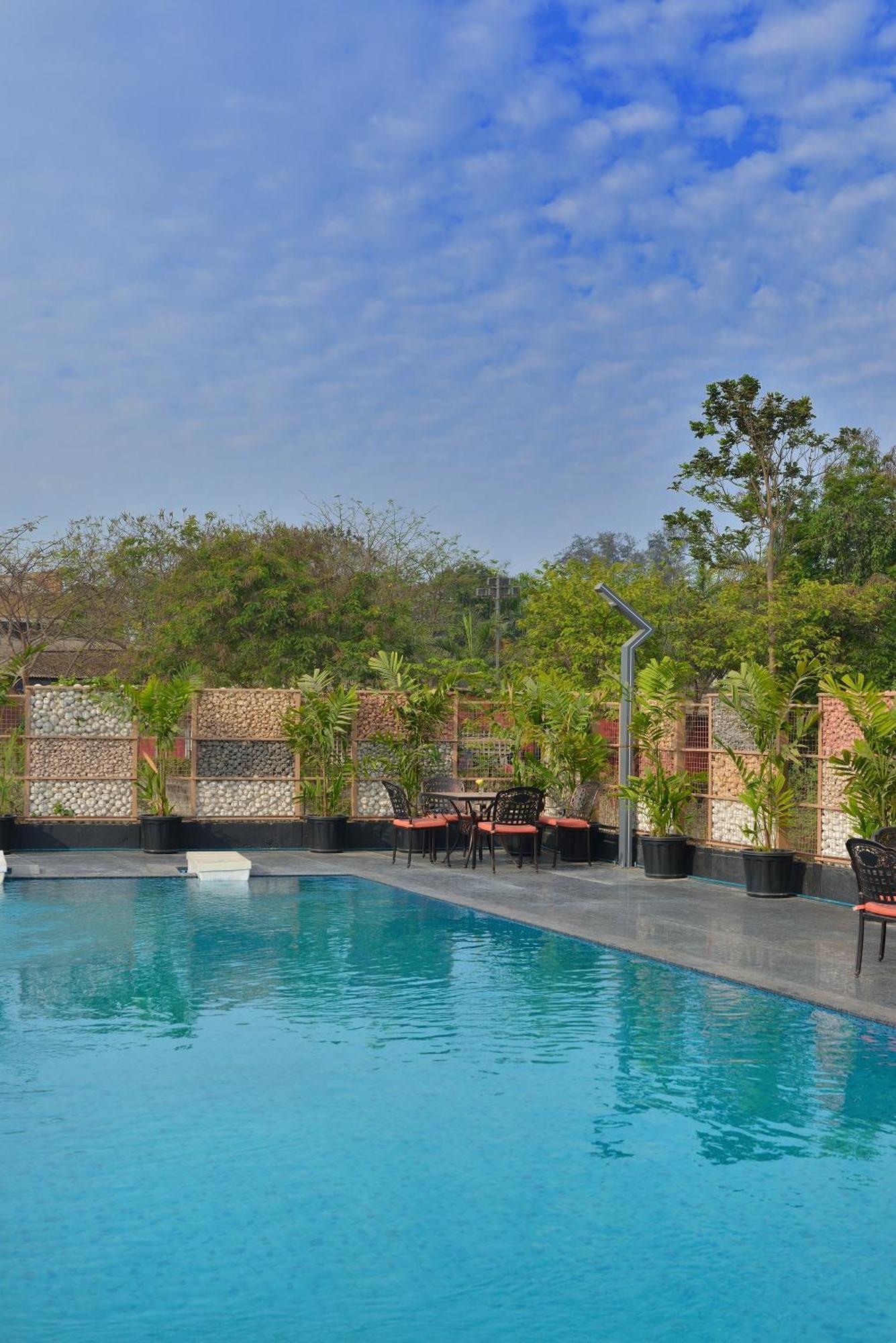 Urbane By Treat Daman Hotel Luaran gambar