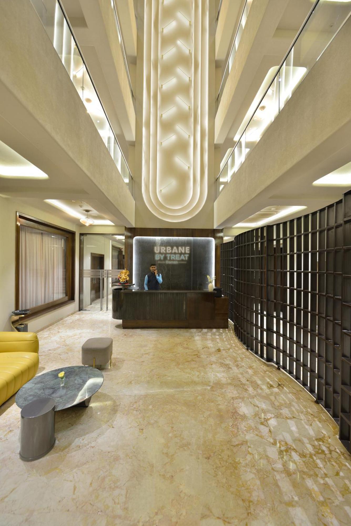 Urbane By Treat Daman Hotel Luaran gambar